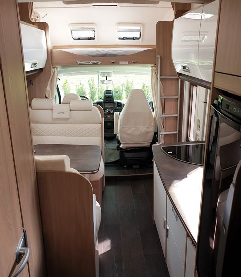 Wynajem wypozyczalnia kamper Laika Kosmo F261 2.3 diesel 6-osobowy