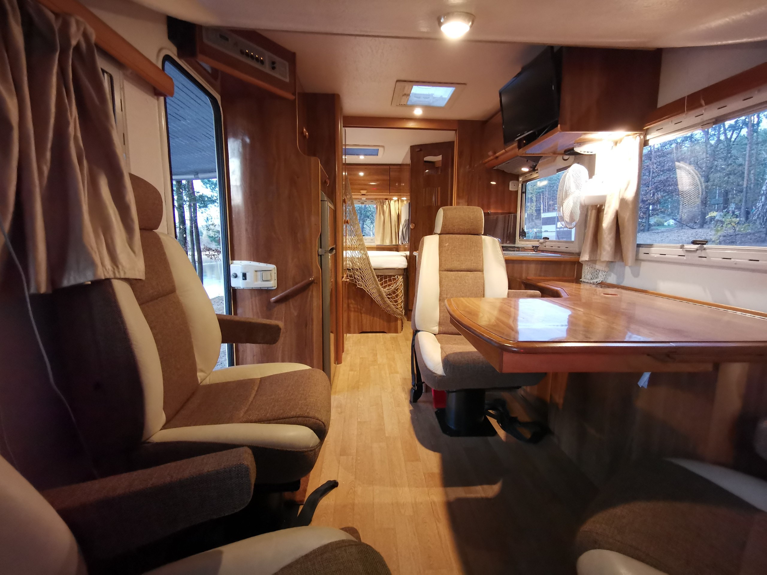 Wynajem Kampera – INTEGRA MERCEDES /kamper camper KLIMATYZACJAa