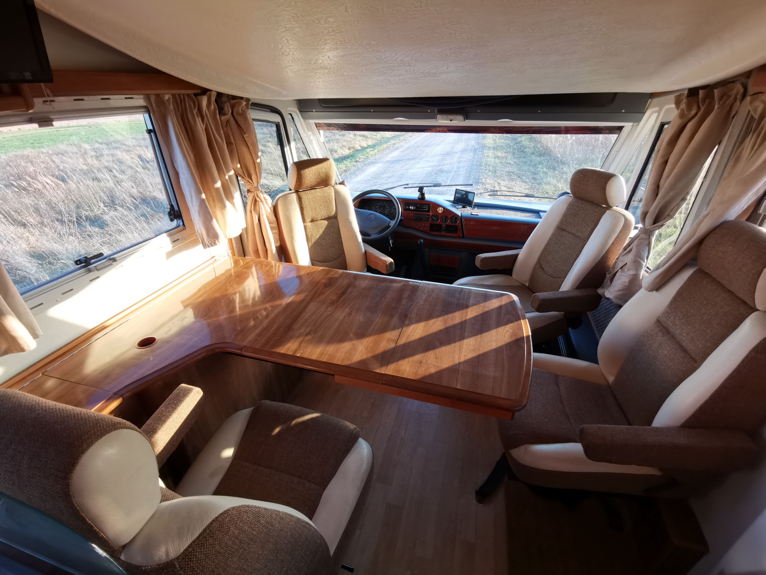 Wynajem Kampera – INTEGRA MERCEDES /kamper camper KLIMATYZACJAa