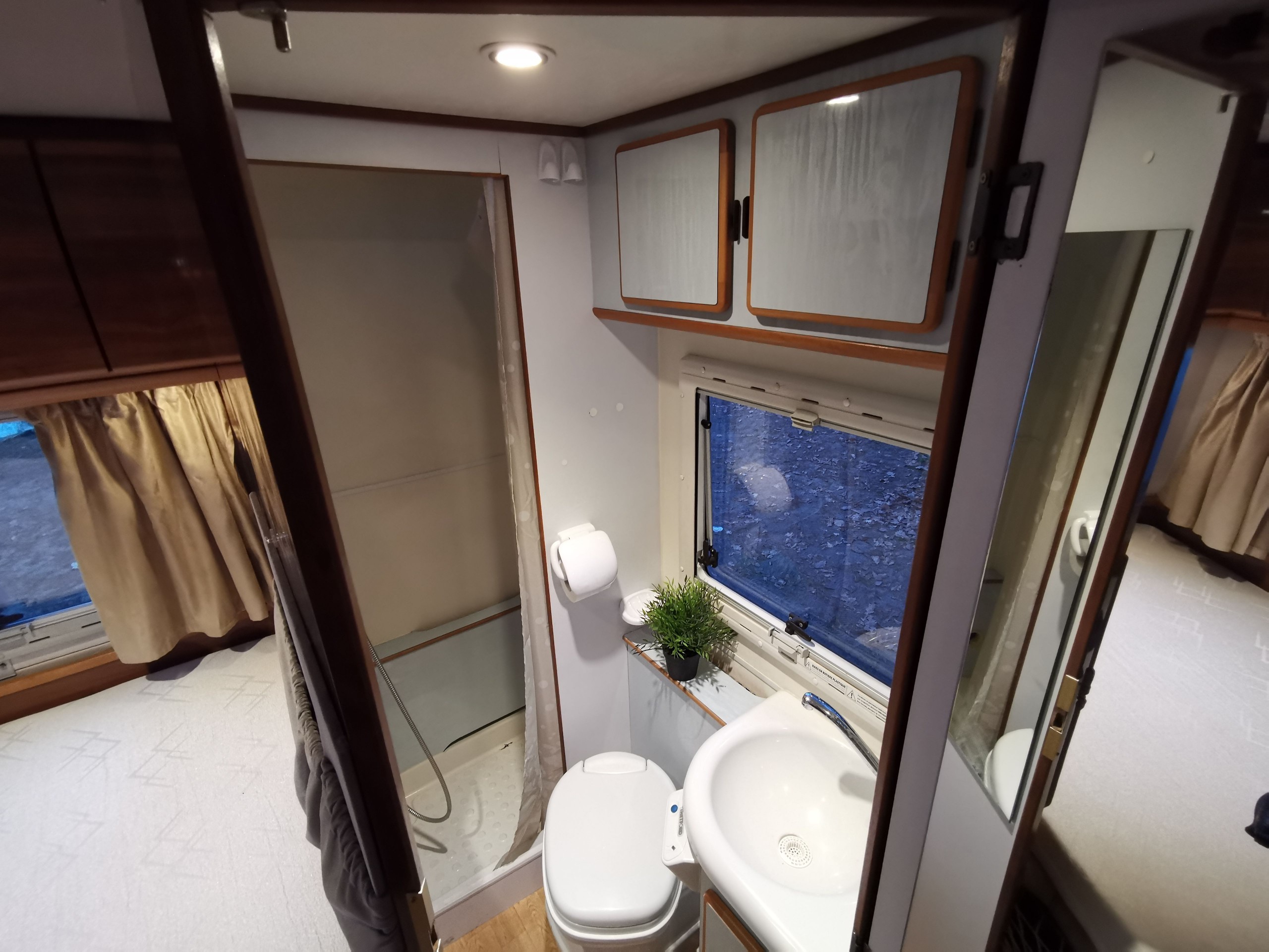 Wynajem Kampera – INTEGRA MERCEDES /kamper camper KLIMATYZACJAa