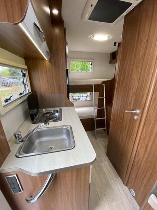 Wynajem kampera Poznań ceny od 370 do 550 brutto.