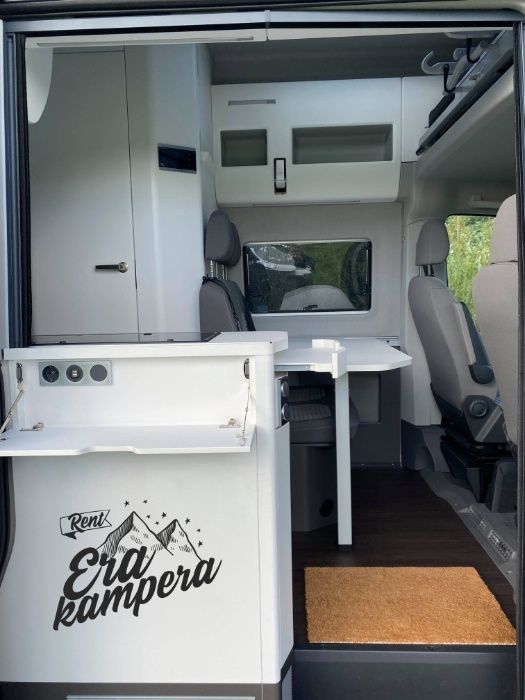 Wynajem campervana, kampera, nowy VW Grand California, całoroczny