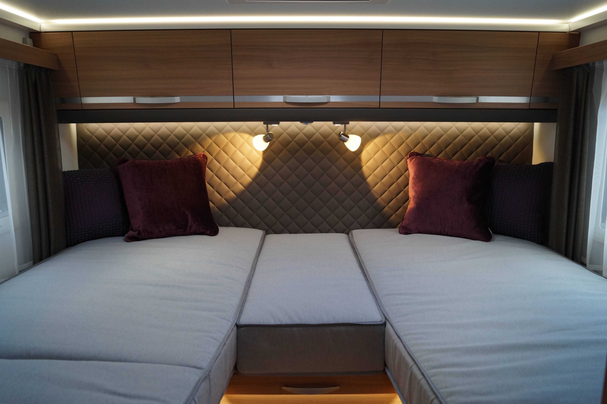 WYNAJEM wypożyczalnia aut kamperów busów kamper busy bus do wynajęcia