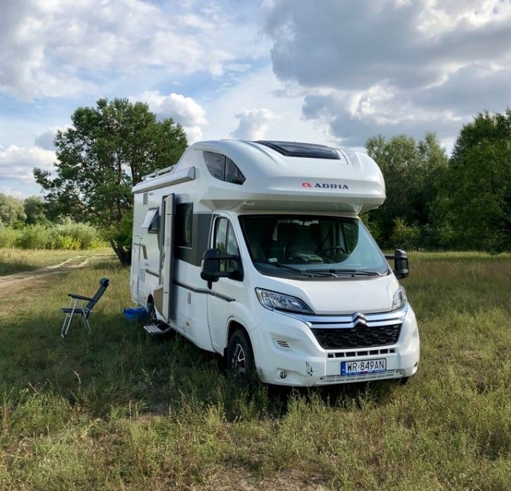 Wynajem kampera – całoroczny camper 7-osobowy Adria Coral