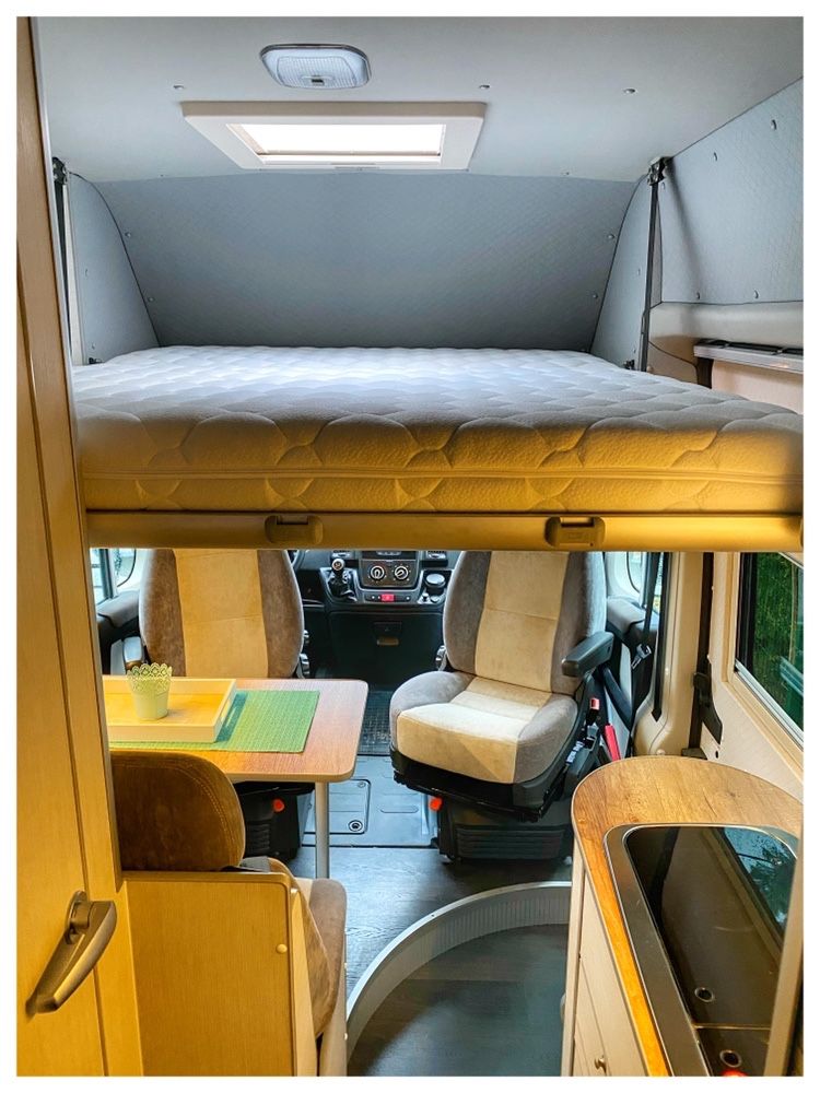 YOLO VANS – Wyjątkowy Kamper na wynajem. Wolność podróżowania :)