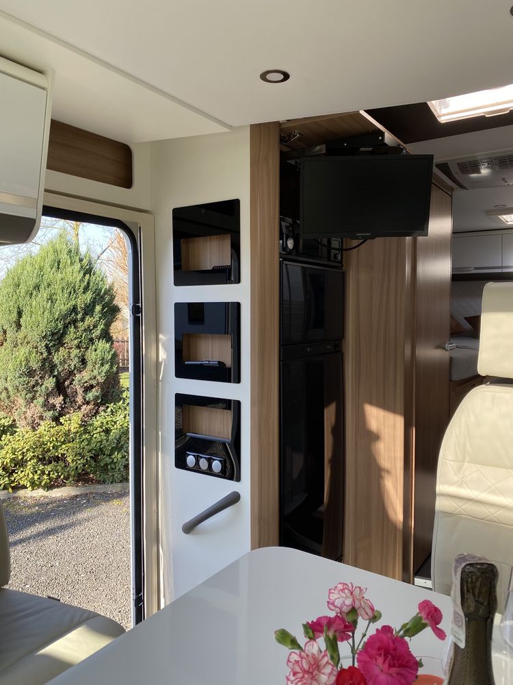 Wynajem kamperów Adria Matrix Kraków.