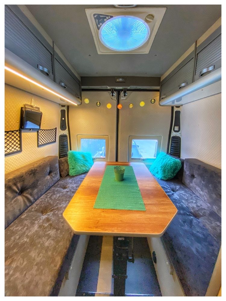 YOLO VANS – Wyjątkowy Kamper na wynajem. Wolne Terminy :)