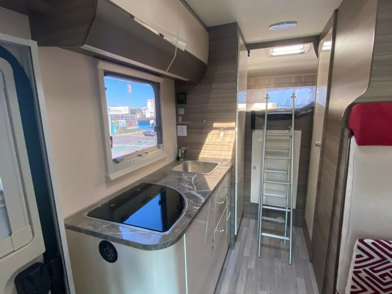 Wynajem Kampera Rimor EVO5 NOWY 6 osób 4 rowery od 350 zł