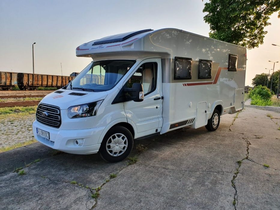 Wynajem Campera Ford Transit Roller Team Wolne terminy Kamper