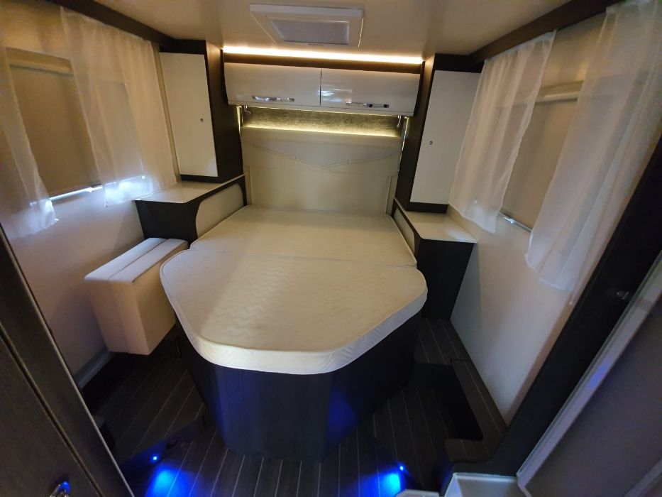 Wynajem Campera Ford Transit Roller Team Wolne terminy Kamper