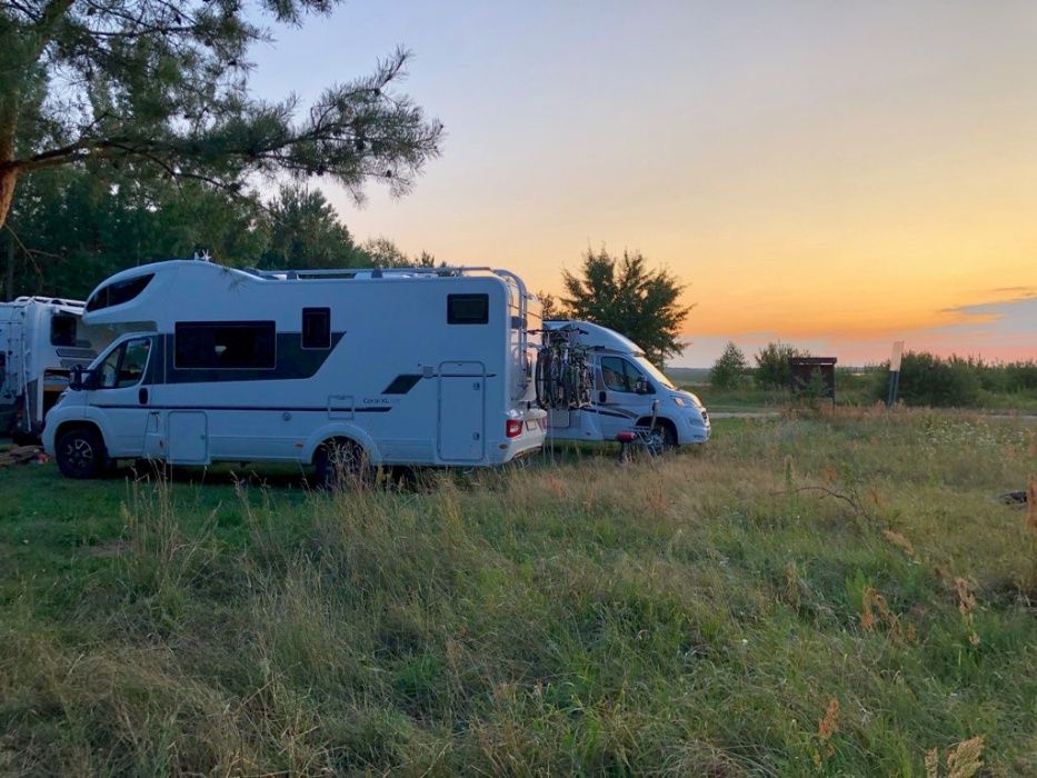 Wynajem kampera – całoroczny camper 7-osobowy Adria Coral