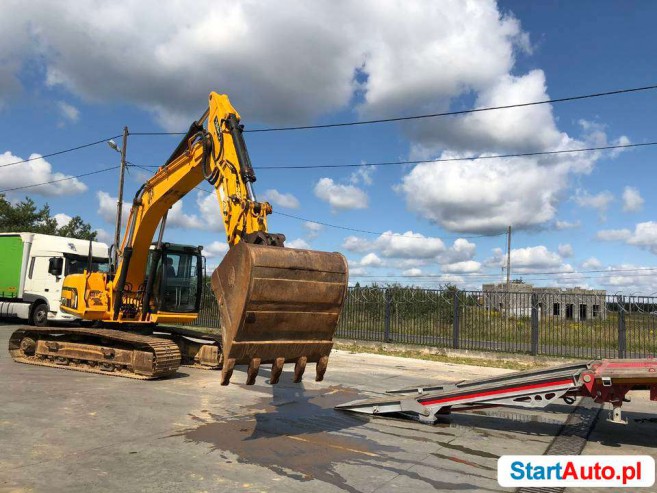 JCB 210LC koparka gąsienicowa.