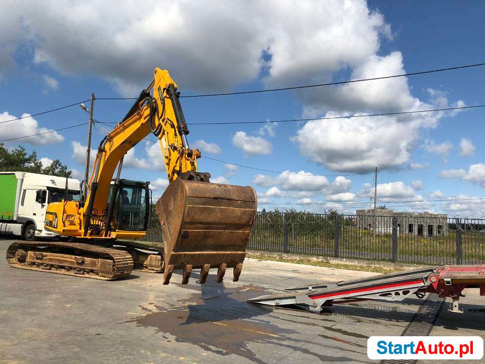 JCB 210LC koparka gąsienicowa.