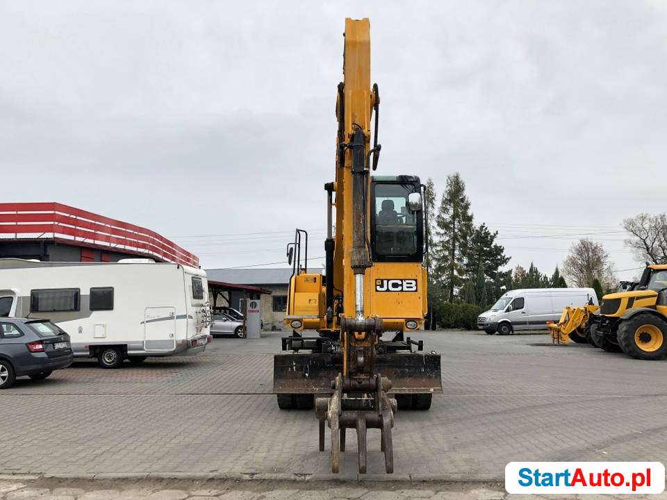 Koparka kołowa JCB JS160W High Cab 2010 r podniesiona kabina