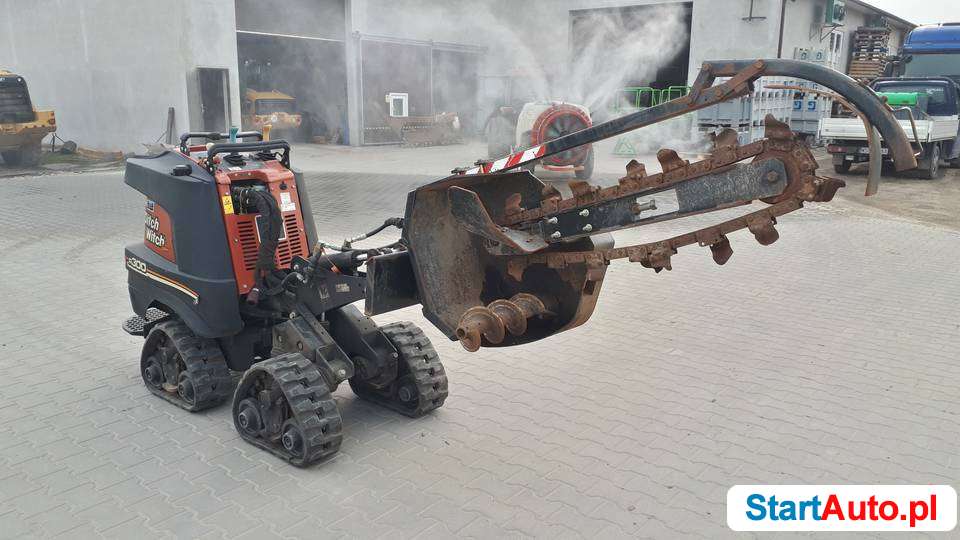 Koparka łańcuchowa Ditch Witch R300 pługoukładacz gąsienice