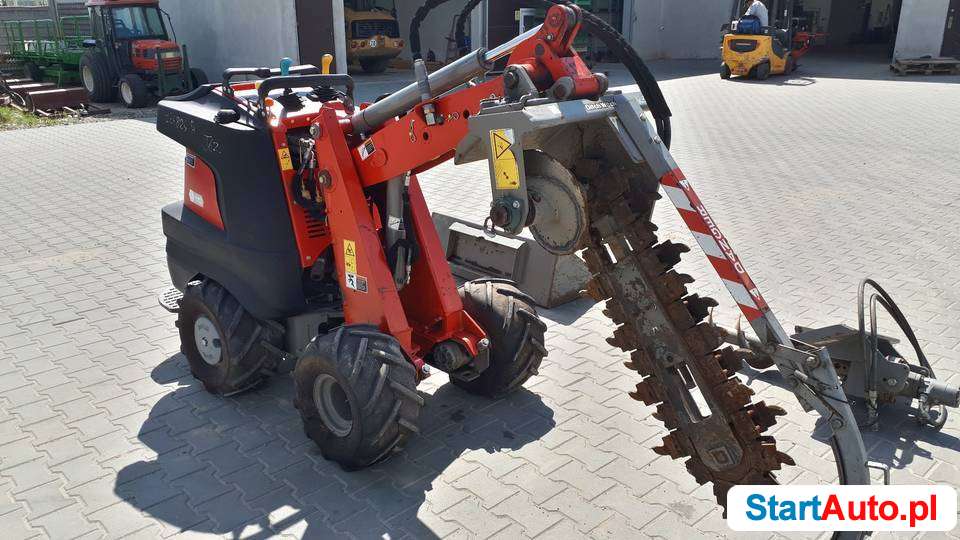 Koparka łańcuchowa miniładowarka Ditch Witch R300 wiertnica