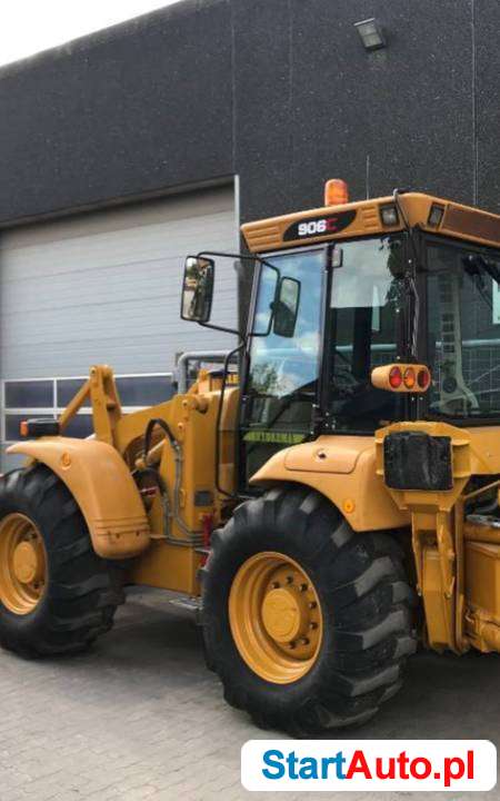 Koparko ladowarka Hydrema 906 C na duźych kolach