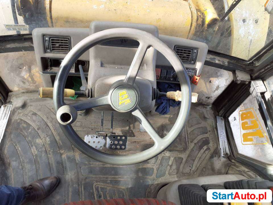 Koparko-ładowarka JCB 4CX -równe kola