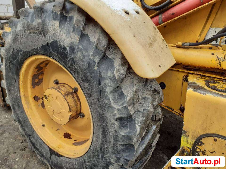 Koparko-ładowarka JCB 4CX -równe kola