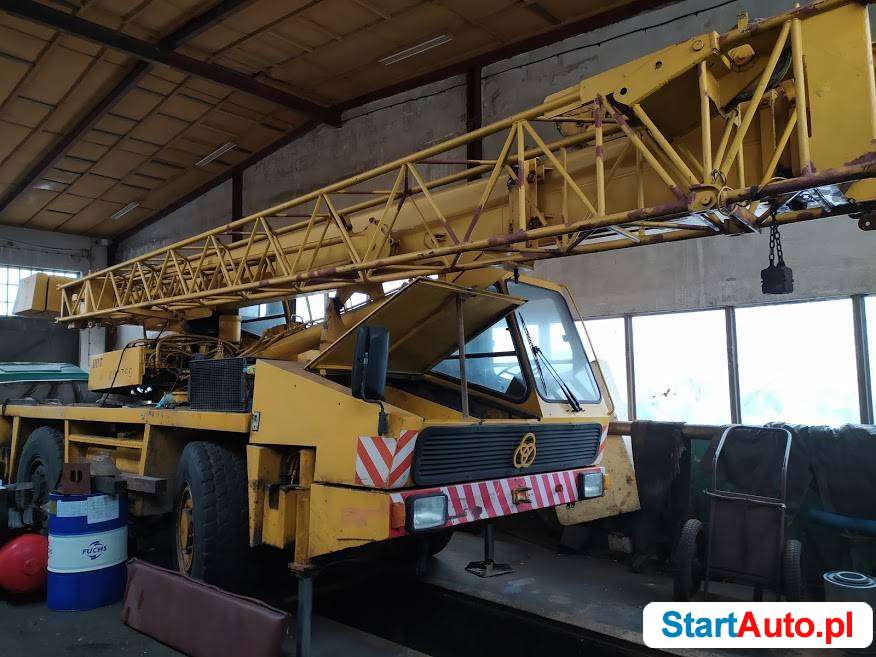Dźwig Krupp 25 t uszkodzony