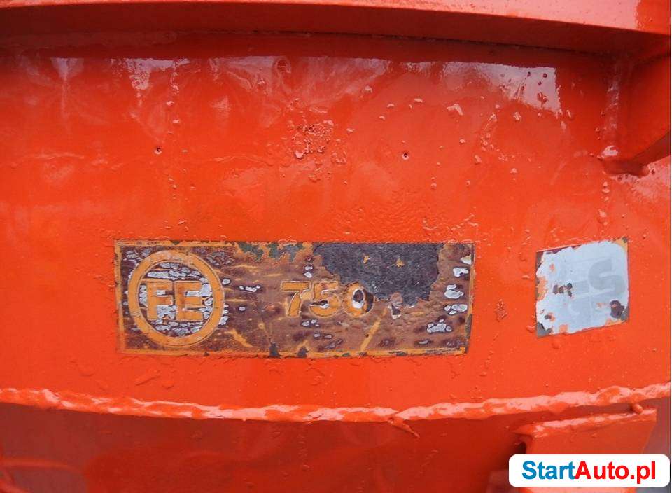 Kubeł pojemnik zbiornik do betonu 750L dźwig koło