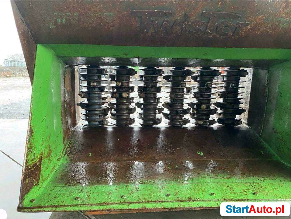 Łyżka kruszaca do gruzu ziemi.Stan b.dobry.Polecam