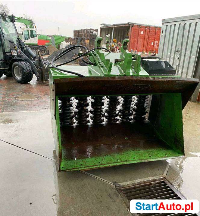 Łyżka kruszaca do gruzu ziemi.Stan b.dobry.Polecam