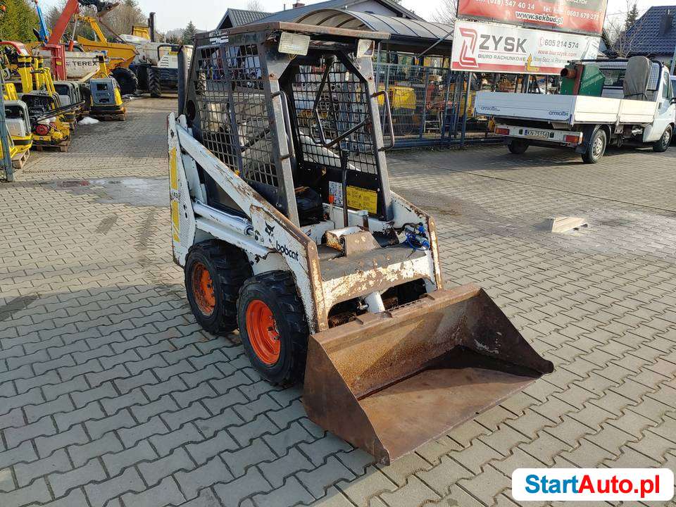 Mini ładowarka Bobcat 443, Avant, Caterpillar Komatsu