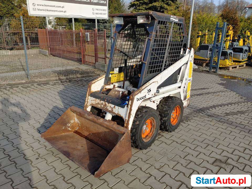 Mini ładowarka Bobcat 443, Avant, Caterpillar Komatsu