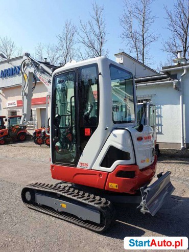 Minikoparka Takeuchi TB 225 – NOWA – z łyżkami. Kubota, CAT