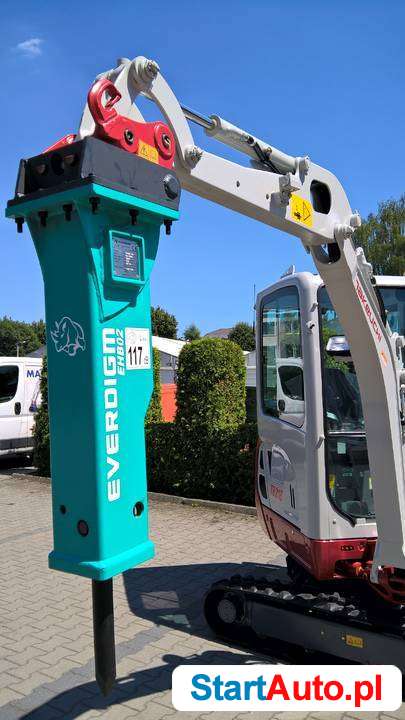 Minikoparka TAKEUCHI TB216V2 z młotem hydraulicznym Everdigm