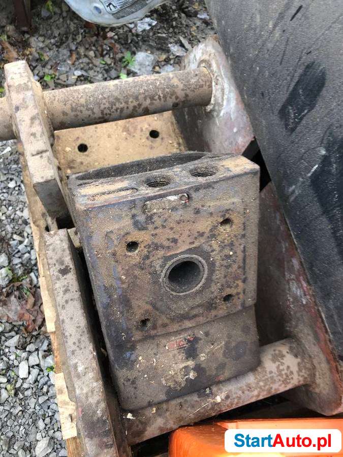 Młot Bobcat 2500 Stanley MB250 zdemontowany