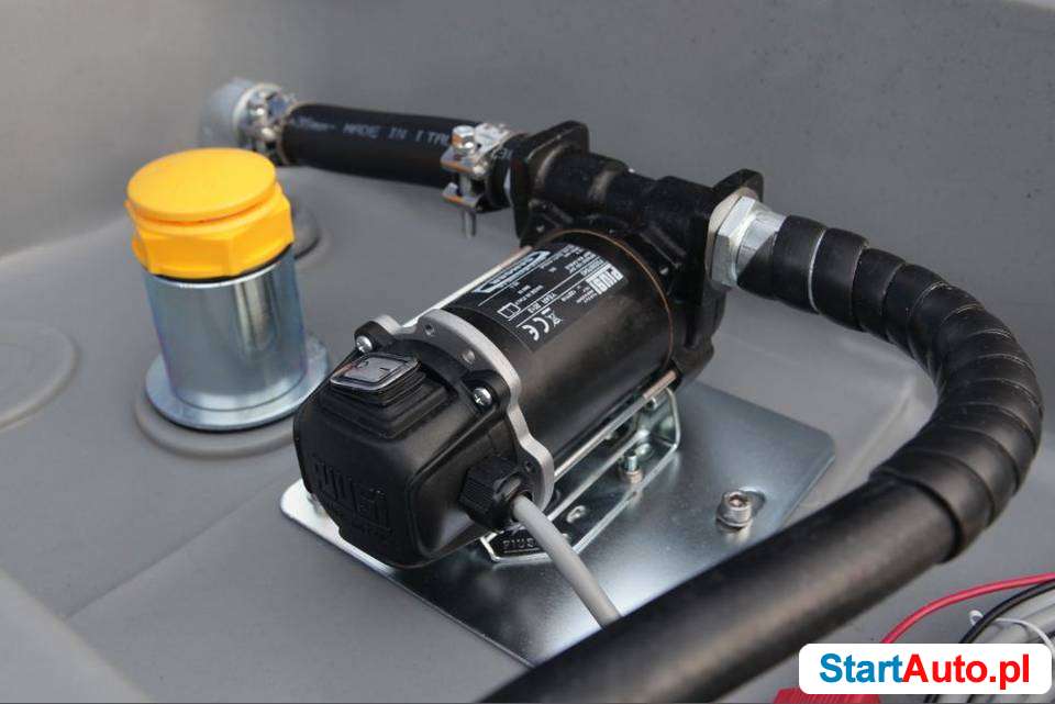 Mobilny zbiornik 430l na paliwo z układem dystrybucyjnym.