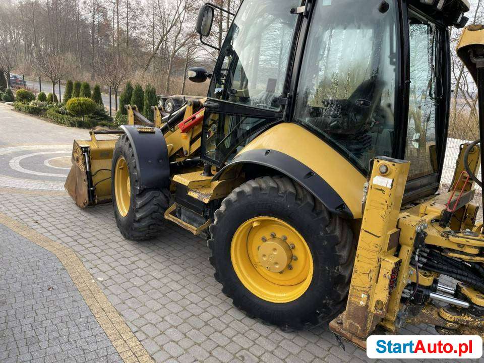 na równych kołach Caterpillar 434F Koparko-ładowarka CATERPILLAR 434F / Kupiona w salonie w 2014 roku