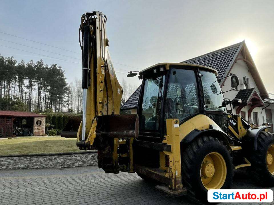 na równych kołach Caterpillar 434F Koparko-ładowarka CATERPILLAR 434F / Kupiona w salonie w 2014 roku