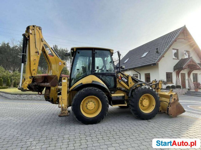 na równych kołach Caterpillar 434F Koparko-ładowarka CATERPILLAR 434F / Kupiona w salonie w 2014 roku