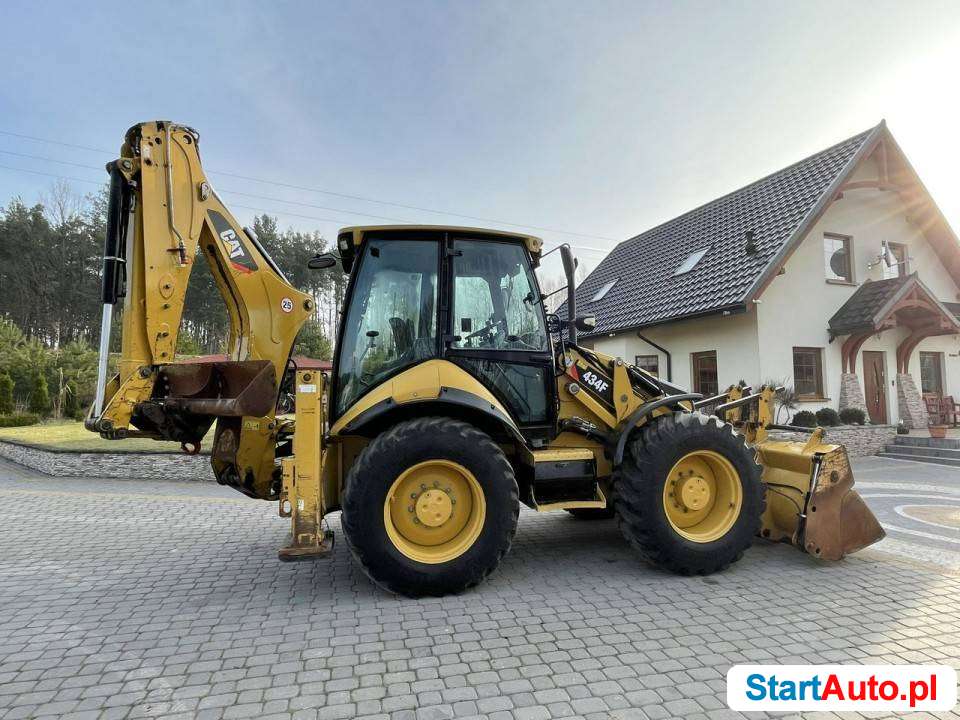 na równych kołach Caterpillar 434F Koparko-ładowarka CATERPILLAR 434F / Kupiona w salonie w 2014 roku