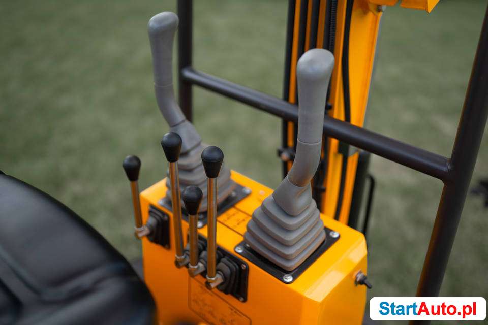 Nowa Minikoparka 880kg BK800A Berger Kraus z 3 łyżkami