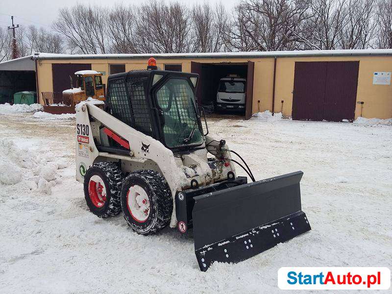 Pług śnieżny dla miniładowarek hydrauliczny wychył