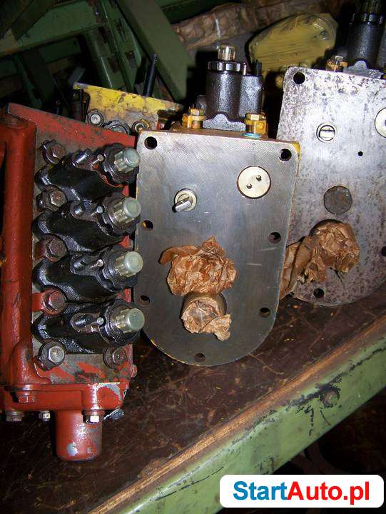 Pompy wtryskowe silnika spycharki T-130,T-170,B-170,B-10