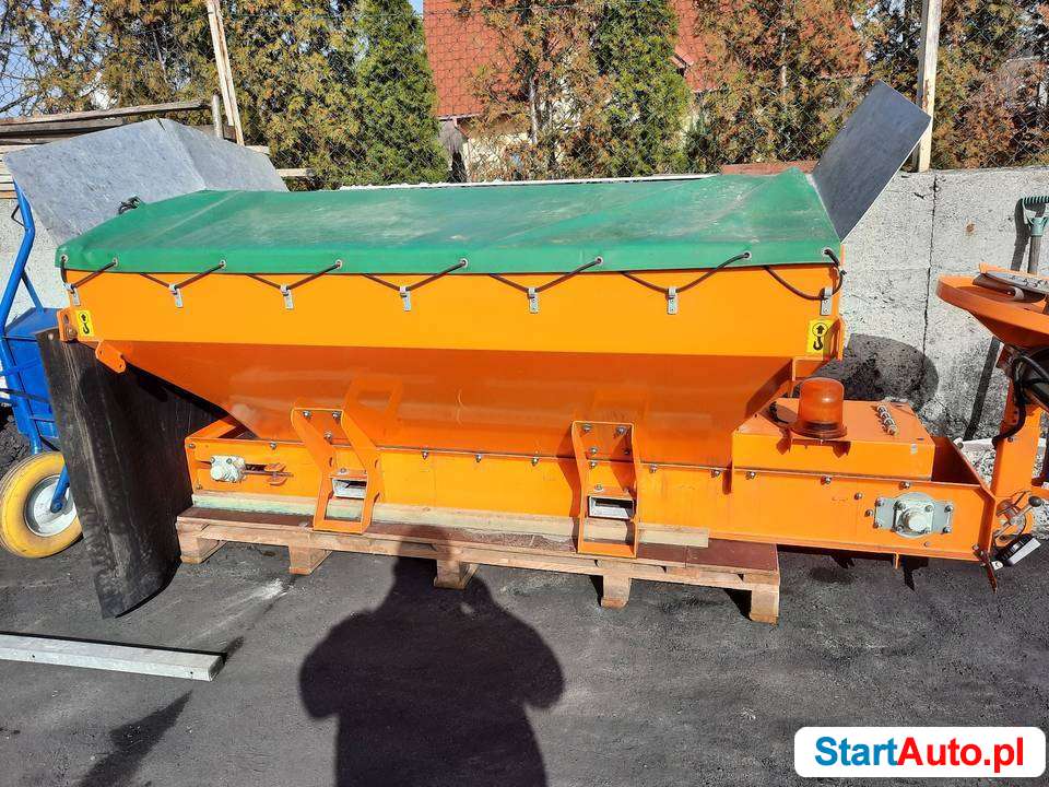 posypywarka PRONAR 1.5