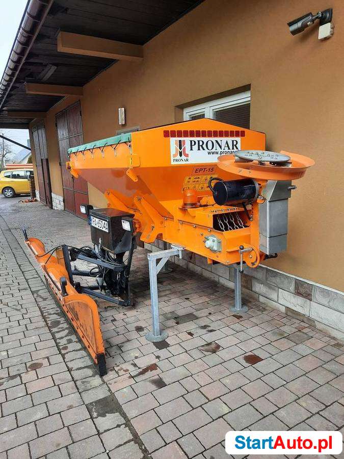 posypywarka PRONAR 1.5