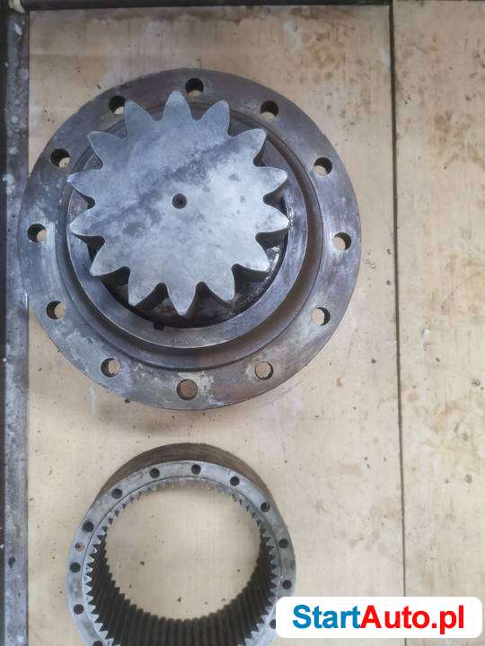 Reduktor obrotu case 210