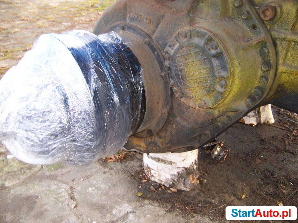 Reduktory zwolnice spycharki T-130, T-170 kpl.