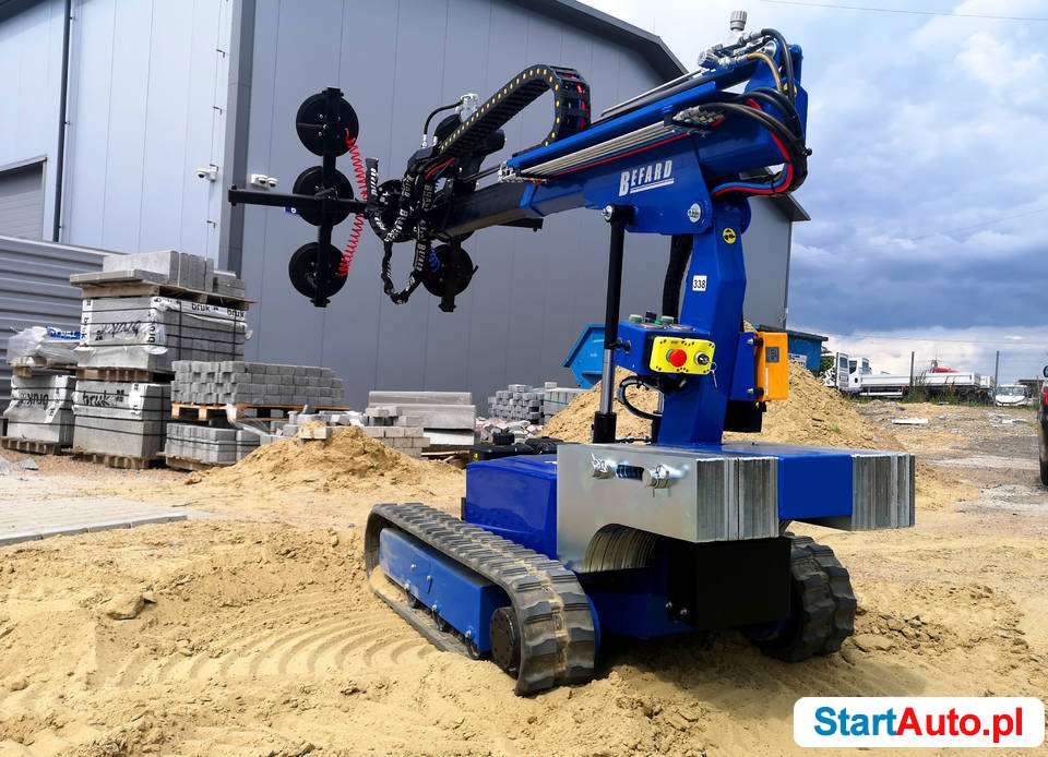 Robot próżniowy na gąsienicach