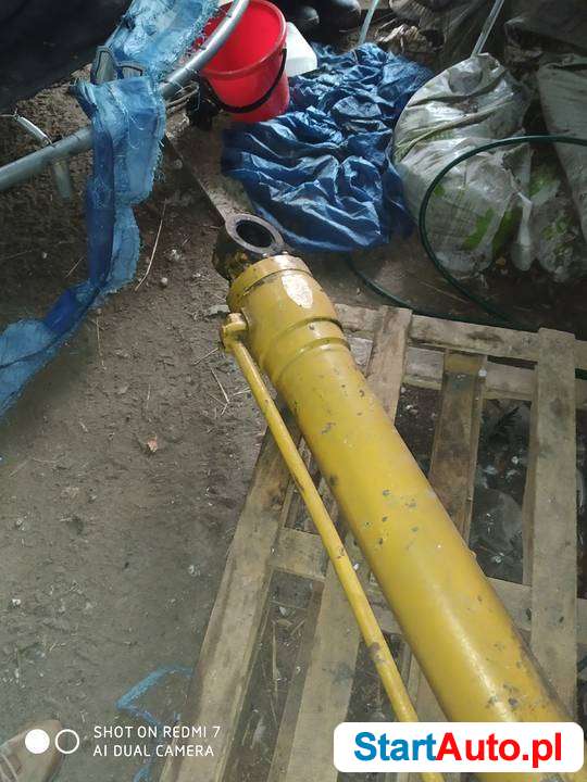 Siłownik Komatsu 210