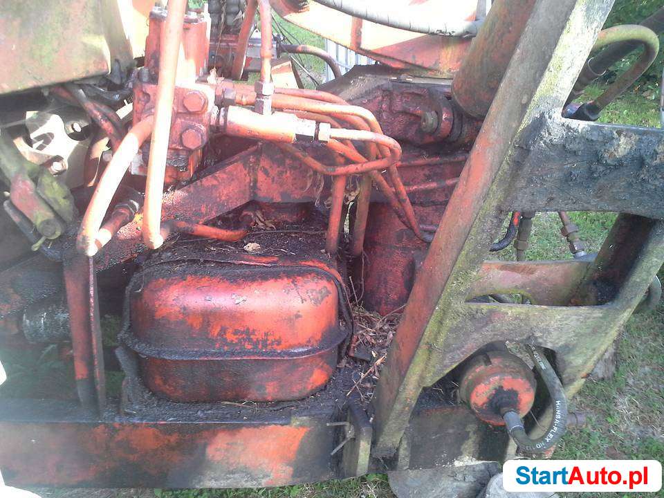 Sprzedam osprzęt koparko spycharki Belarus.