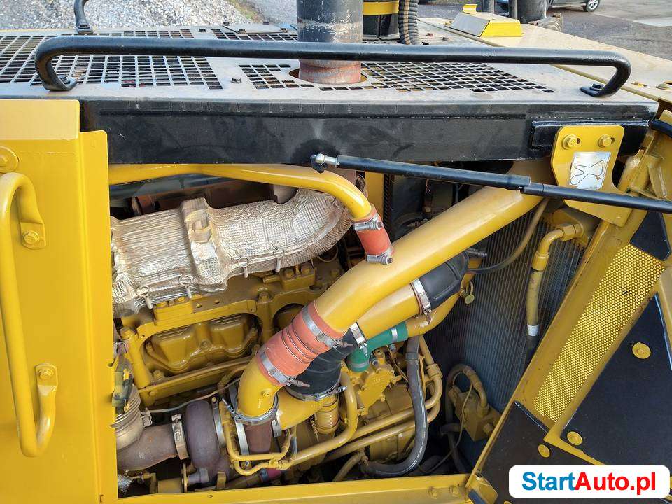 SPRZEDAM SPYCHARKA CAT D8T 2011R.