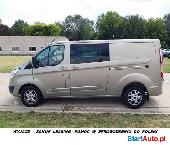 Ta maszyna NEW HOLLAND jest z 2004 roku