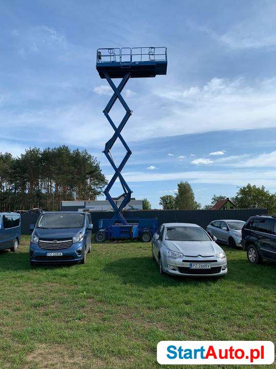 UpRIGHT 15m podnośnik nożycowy